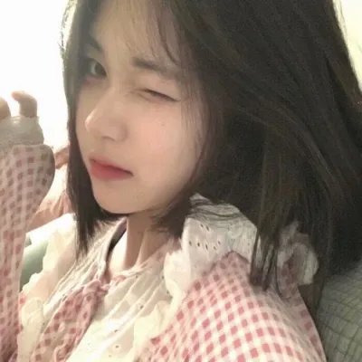 男孩超级白
